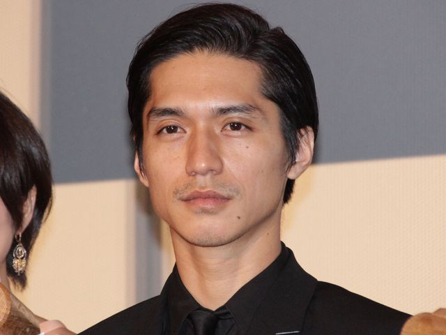 錦戸亮『羊の木』チーム、みんなで鏡開き！初日舞台あいさつ（2枚目）