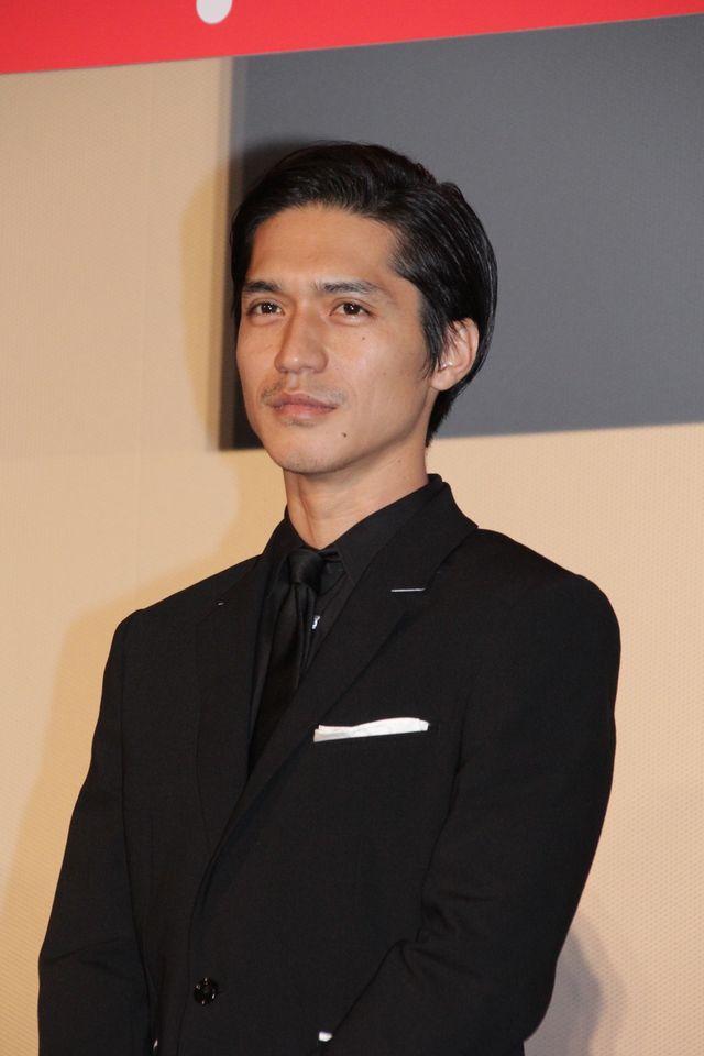 錦戸亮『羊の木』チーム、みんなで鏡開き！初日舞台あいさつ（3枚目）