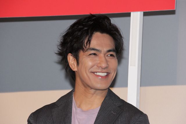 錦戸亮『羊の木』チーム、みんなで鏡開き！初日舞台あいさつ（4枚目）