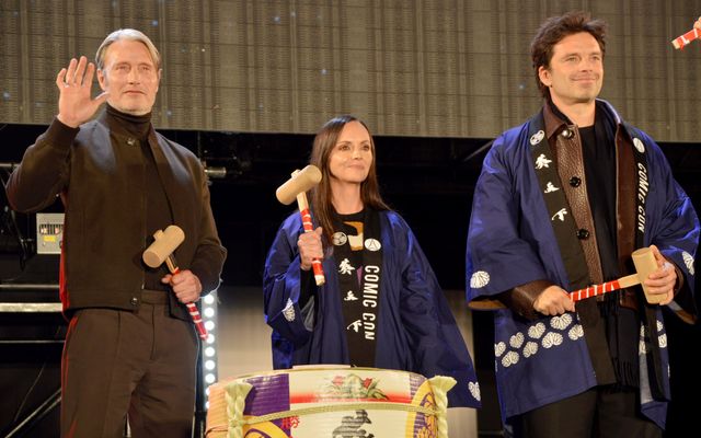 左からマッツ・ミケルセン、クリスティーナ・リッチ、セバスチャン・スタン