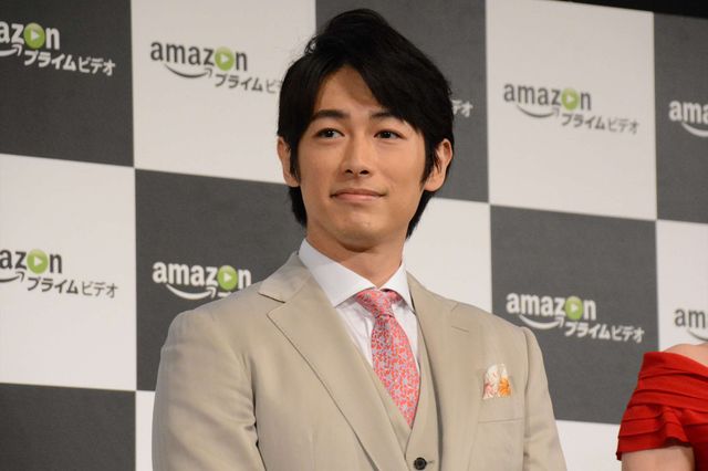 ディーン・フジオカ、清野菜名をバナナで餌付け？フォトギャラリー（10枚目）