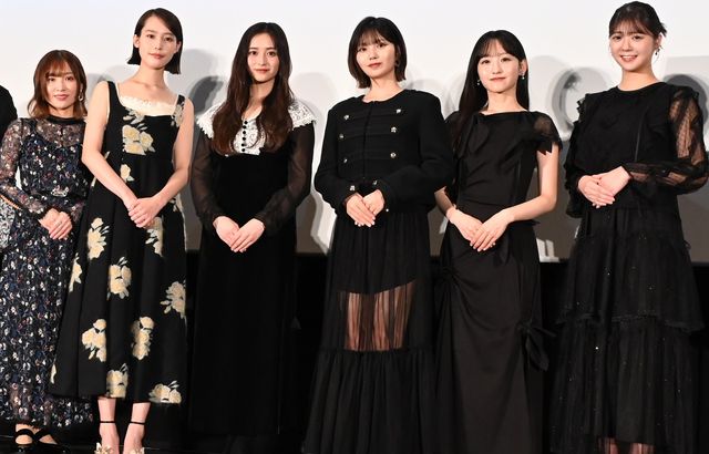 登壇した声優の市ノ瀬加那、俳優の南沙良、乃木坂46の井上和、中西アルノ、一ノ瀬美空 、冨里奈央