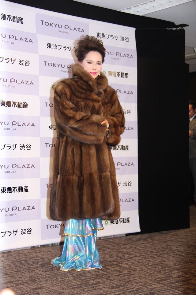 デヴィ夫人、バツグンのプロポーション披露！フォトギャラリー（7枚目）