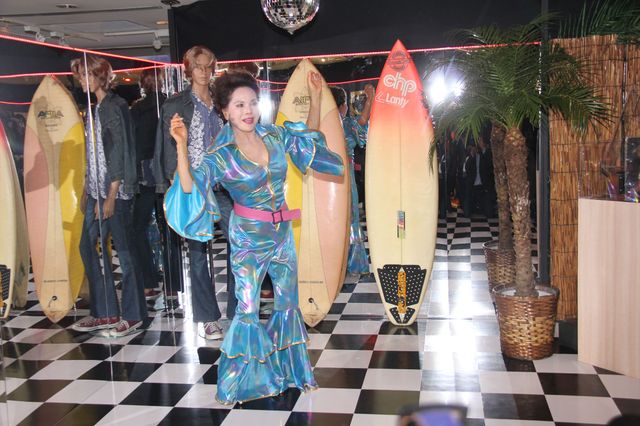 デヴィ夫人、バツグンのプロポーション披露！フォトギャラリー（13枚目）