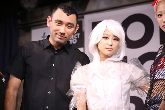 セクシー！鈴木奈々のビニール傘ドレス写真ギャラリー（7枚目）