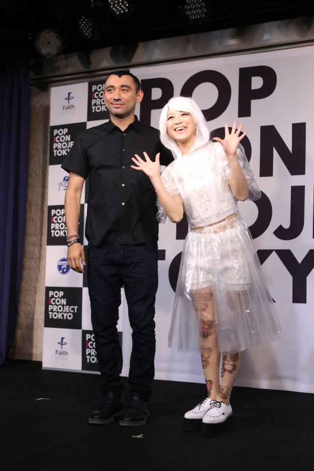 セクシー！鈴木奈々のビニール傘ドレス写真ギャラリー（8枚目）