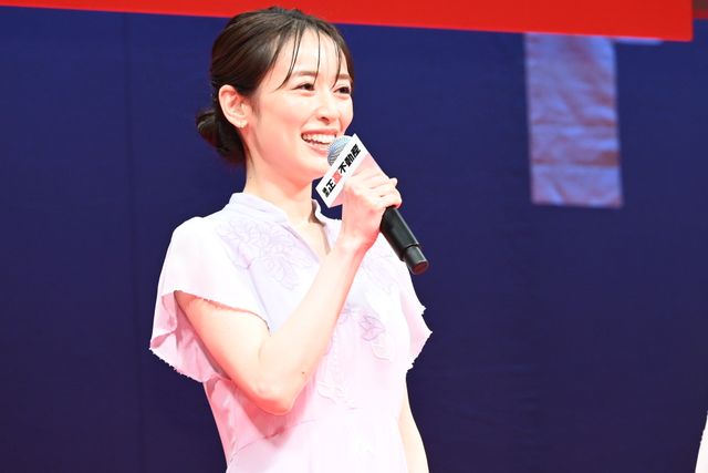 福原遥・泉里香・見上愛・倉科カナ、美麗衣装で集結『正直不動産』完成披露試写会（21枚目）