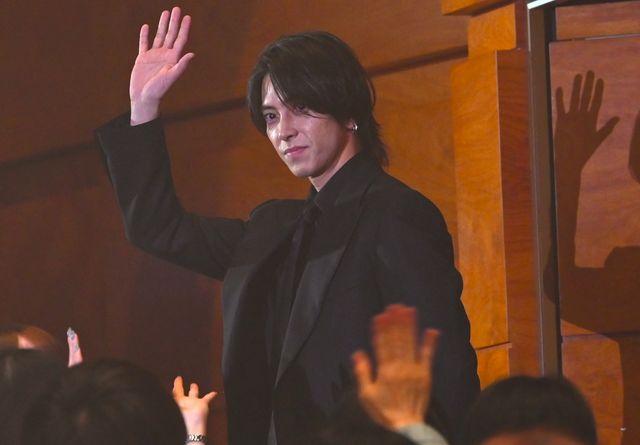 福原遥・泉里香・見上愛・倉科カナ、美麗衣装で集結『正直不動産』完成披露試写会（25枚目）