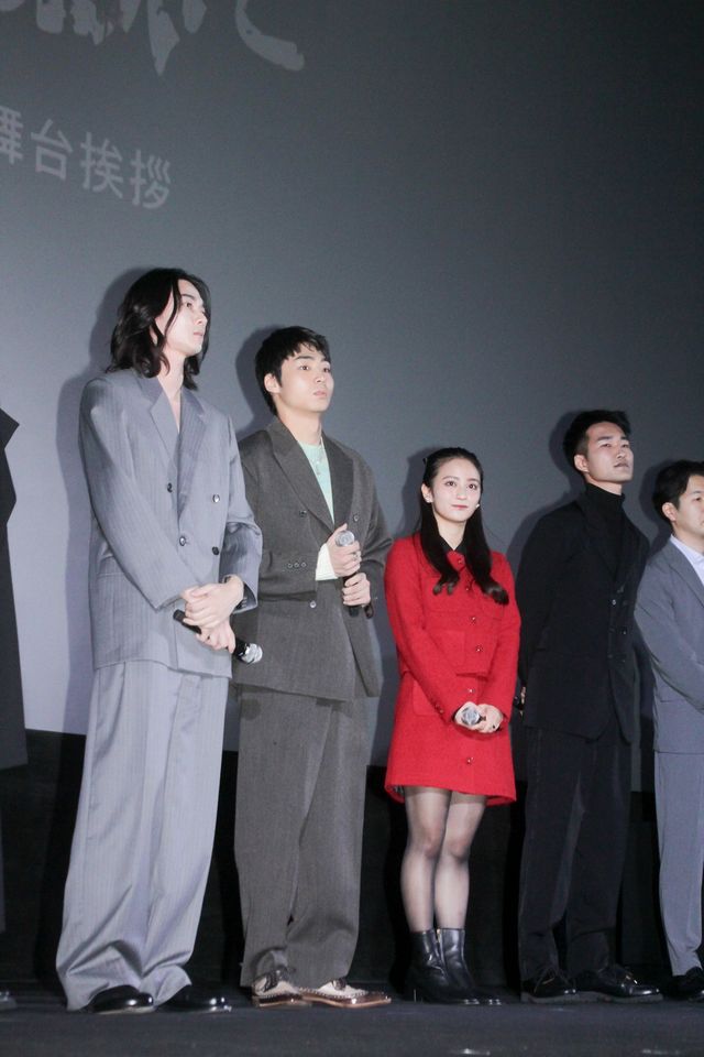 WATWING八村倫太郎＆柳俊太郎、スーツ姿で登壇『他人は地獄だ』公開記念露舞台挨拶（4枚目）