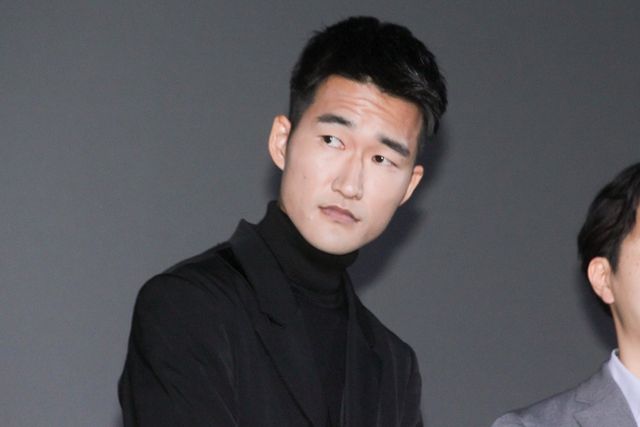 WATWING八村倫太郎＆柳俊太郎、スーツ姿で登壇『他人は地獄だ』公開記念露舞台挨拶（10枚目）