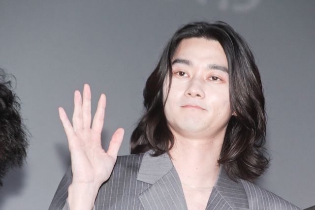 WATWING八村倫太郎＆柳俊太郎、スーツ姿で登壇『他人は地獄だ』公開記念露舞台挨拶（15枚目）