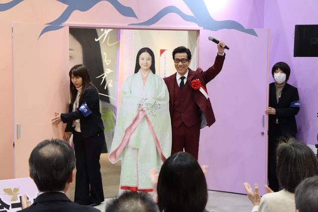 「光る君へ」吉高由里子＆岸谷五朗、越前の大河ドラマ館見学＆オープニングセレモニーの様子（2枚目）