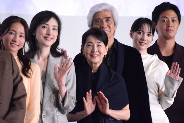 吉永小百合、天海祐希、のんら圧巻的美の競演！『てっぺんの向こうにあなたがいる』初日舞台挨拶＜全身あり＞（18枚目）