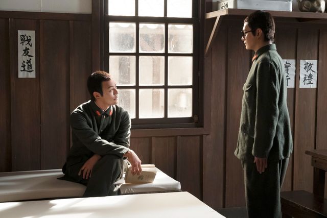 居眠りしてしまった嵩（北村匠海）は…「あんぱん」第11週「軍隊は大きらい、だけど」第53回：フォトギャラリー