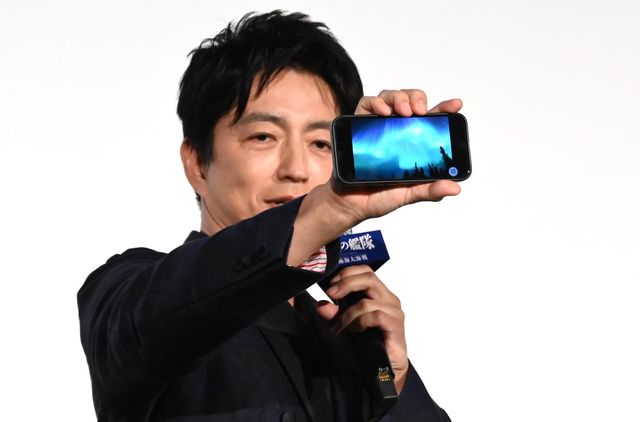 自身の観た景色が海江田と重なる　オーロラの写真を披露する大沢たかお