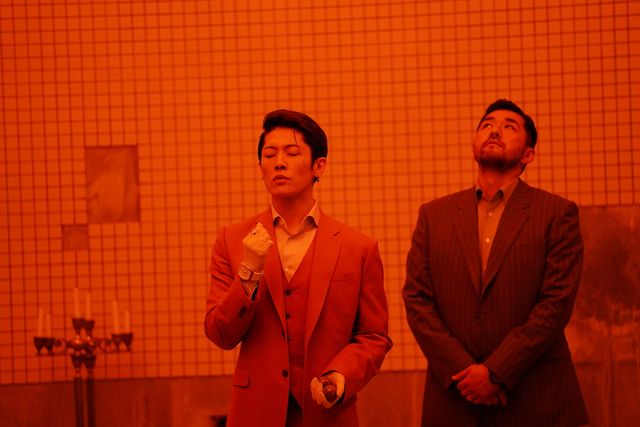 ミステリアスの極致！『ヘルドッグス』MIYAVI場面写真：フォトギャラリー