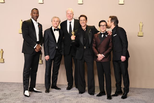 みんなで仲良く自撮り！受賞直後のロバート・ダウニー・Jr＆キー・ホイ・クァンらプレゼンター（7枚目）