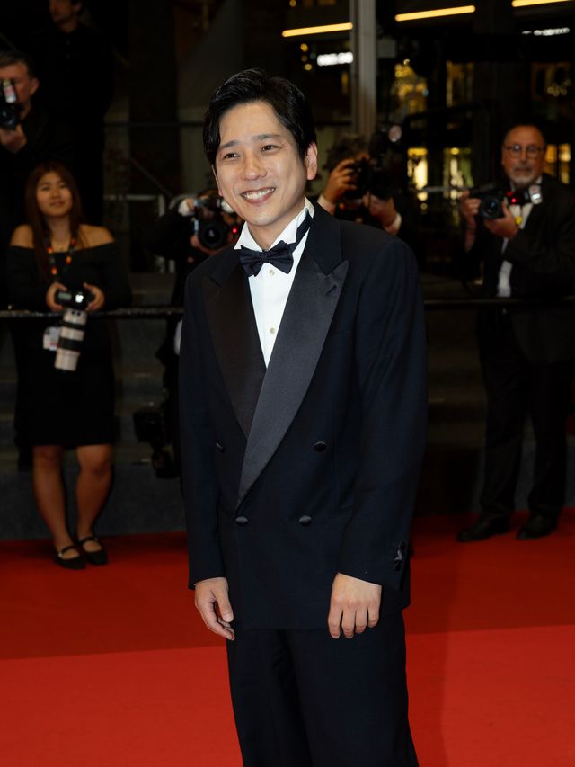 小松菜奈、シースルーの美麗ドレスで美背中披露　二宮和也とカンヌ映画祭レッドカーペットデビュー（10枚）（4枚目）