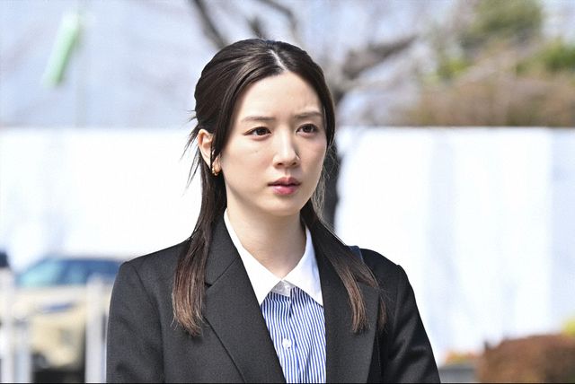 【ネタバレ】進藤（阿部寛）とAD・本橋（道枝駿佑）、隠ぺいの証拠を求めて奮闘！日曜劇場「キャスター」第5話場面写真（3枚目）