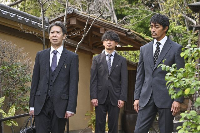 【ネタバレ】進藤（阿部寛）とAD・本橋（道枝駿佑）、隠ぺいの証拠を求めて奮闘！日曜劇場「キャスター」第5話場面写真（4枚目）