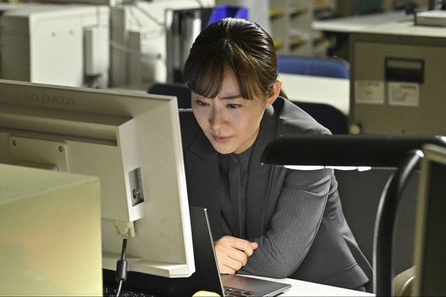 【ネタバレ】進藤（阿部寛）とAD・本橋（道枝駿佑）、隠ぺいの証拠を求めて奮闘！日曜劇場「キャスター」第5話場面写真（13枚目）