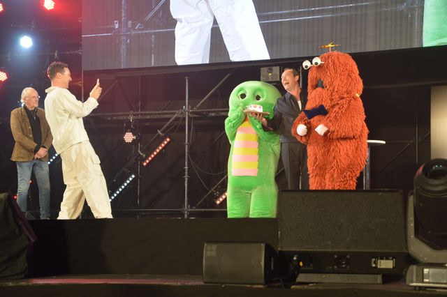 カンバーバッチがカメラマン！「東京コミコン2024」ジュード・ロウ誕生日サプライズの様子（2枚目）