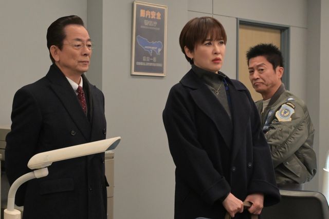 不穏な空気を放つ老画家…「相棒season22」第13話（8枚目）