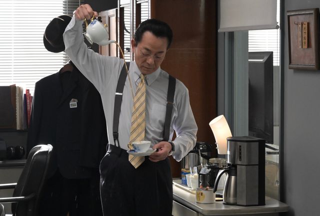 不穏な空気を放つ老画家…「相棒season22」第13話（16枚目）