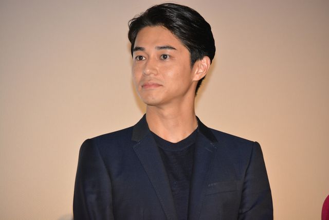 東出昌大＆新田真剣佑の熱い抱擁！『OVER DRIVE』初日舞台あいさつ（5枚目）