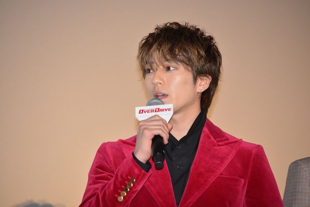 東出昌大＆新田真剣佑の熱い抱擁！『OVER DRIVE』初日舞台あいさつ（10枚目）