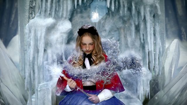 こじはる、下着姿の“氷の女王”に！フォトギャラリー（18枚目）