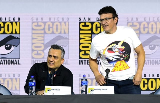 昨年のコミコンに登壇した際のジョー・ルッソ（左）、「ガッチャマン」Tシャツを着たアンソニー・ルッソ（右）