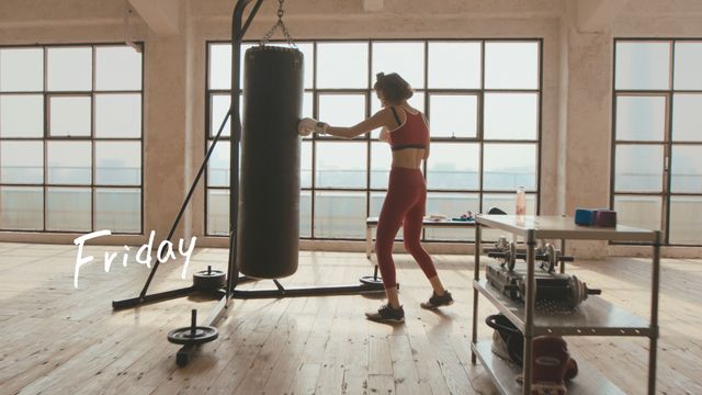 これが仲里依紗の三点倒立！「仲里依紗のキレイをつなぐ1週間」動画メイキングより（16枚目）