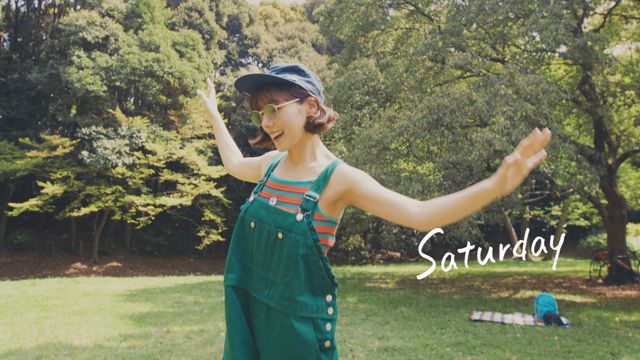 これが仲里依紗の三点倒立！「仲里依紗のキレイをつなぐ1週間」動画メイキングより（18枚目）