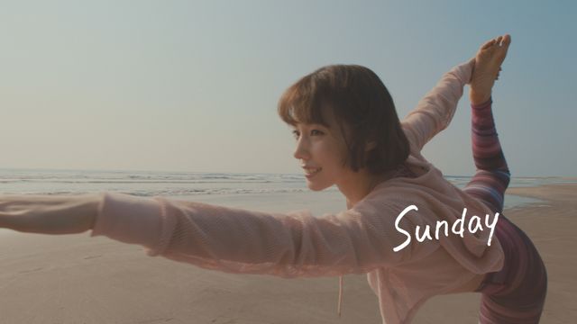 これが仲里依紗の三点倒立！「仲里依紗のキレイをつなぐ1週間」動画メイキングより（22枚目）