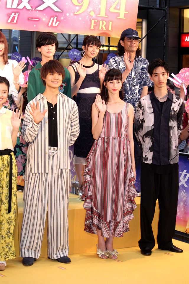 中条あやみ＆佐野勇斗ら仲よしキャストが登場！『3D彼女　リアルガール』ジャパンプレミア・カーペットイベント（15枚目）