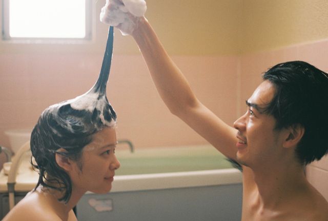 成田凌の“あごトン”にキュン！『愛がなんだ』場面写真：フォトギャラリー