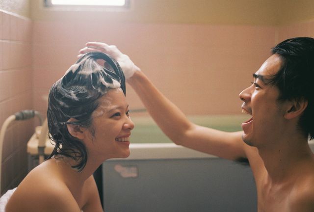 成田凌の“あごトン”にキュン！『愛がなんだ』場面写真（4枚目）