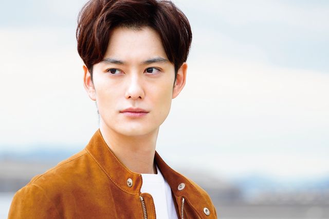 西島秀俊の付け髭姿！『ドライブ・マイ・カー』場面写真（3枚目）