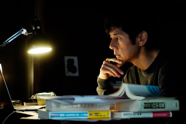 西島秀俊の付け髭姿！『ドライブ・マイ・カー』場面写真（7枚目）