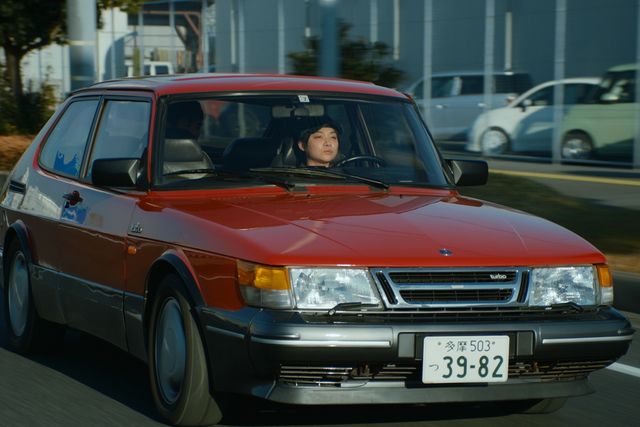 西島秀俊の付け髭姿！『ドライブ・マイ・カー』場面写真（8枚目）