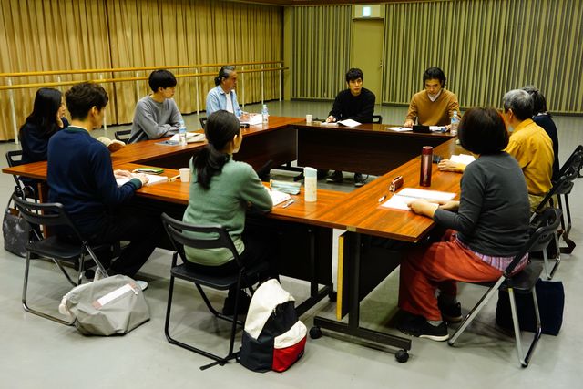 西島秀俊の付け髭姿！『ドライブ・マイ・カー』場面写真（12枚目）