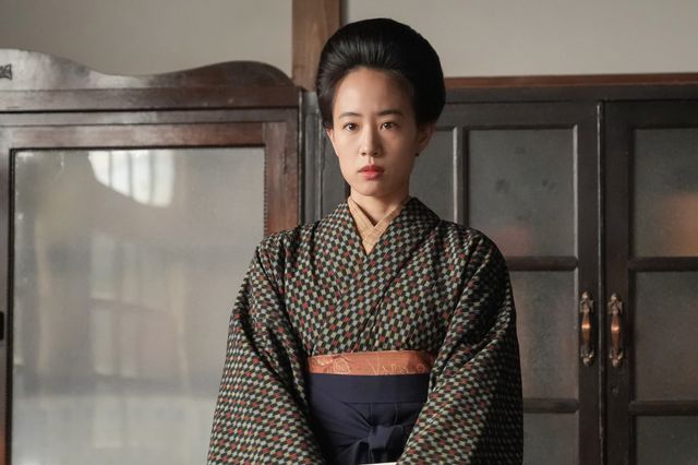 【画像6枚】「ブラッサム」珠（石橋静河）が誰かに見られて…第14回場面写真：フォトギャラリー