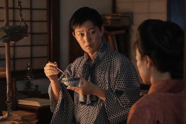 【画像6枚】「ブラッサム」珠（石橋静河）が誰かに見られて…第14回場面写真（5枚目）