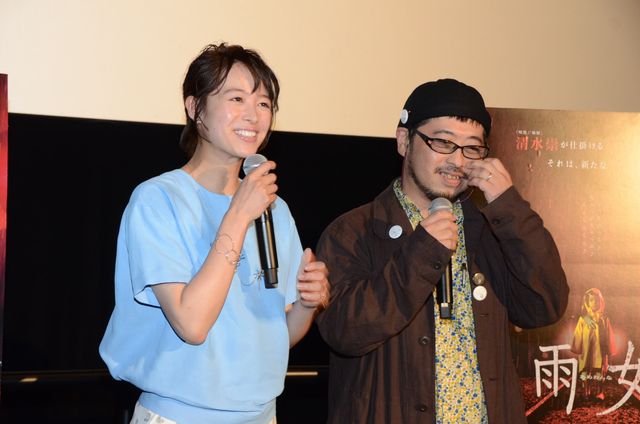 劇場内で雨が降りまくり！『雨女』完成披露試写会ギャラリー：フォトギャラリー