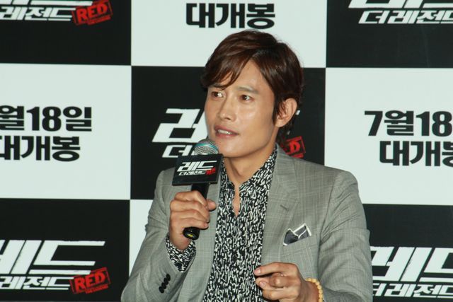 『REDリターンズ』イ・ビョンホン、上半身裸のシーンにため息＜韓国JPICTURES＞（2枚目）