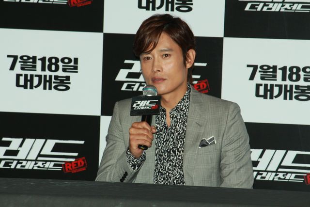 『REDリターンズ』イ・ビョンホン、上半身裸のシーンにため息＜韓国JPICTURES＞（6枚目）