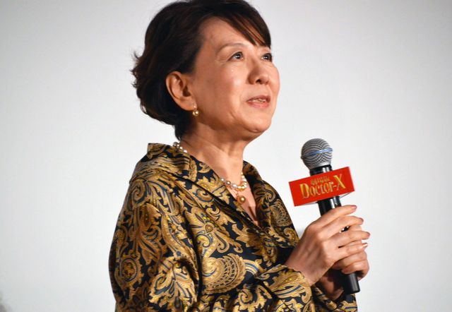 米倉涼子、ゴージャスな“X”のジュエリーまとい登場！『劇場版ドクターX FINAL』ワールドプレミア（5枚目）