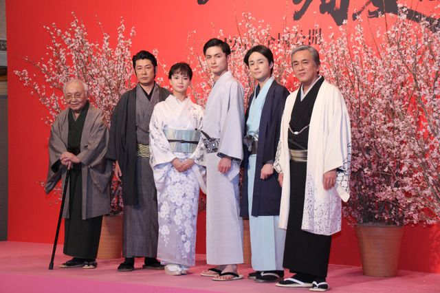 左から中島貞夫監督、永瀬正敏、多部未華子、高良健吾、木村了、寺島進