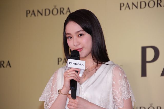 どんどんきれいになっていく！平祐奈、純白ドレス＆ジュエリーで大人っぽい！（3枚目）